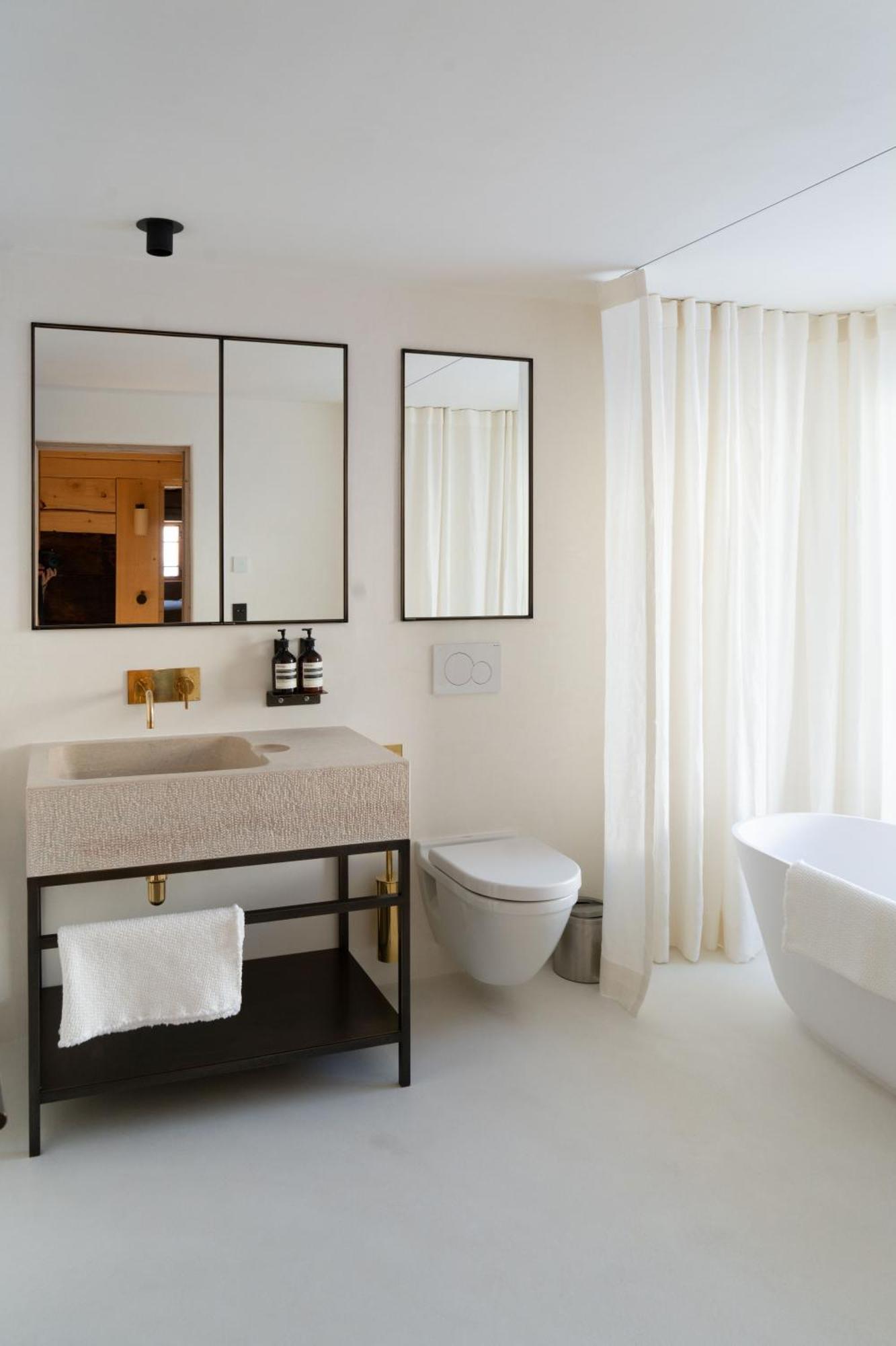 Hotel Almhof Schneider Lech am Arlberg Room photo